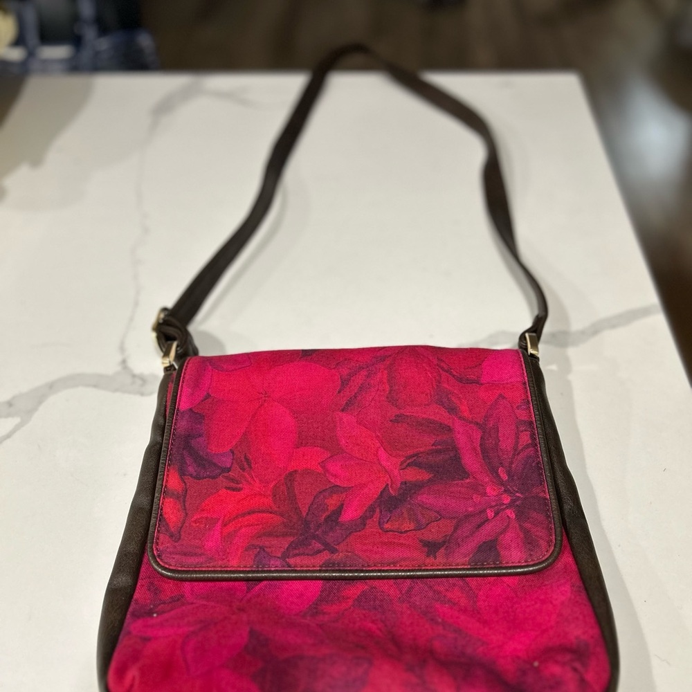 Unique Crossbody / Shoulder Bag – Adjustable Strap – Stunning Color